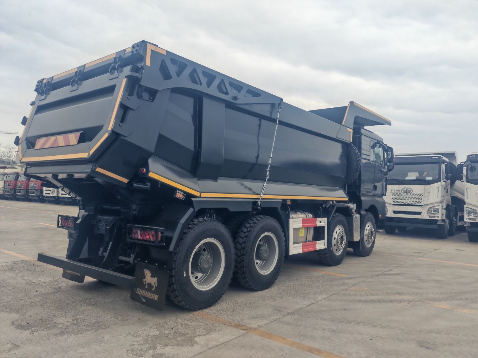 Самосвал SITRAK C7H