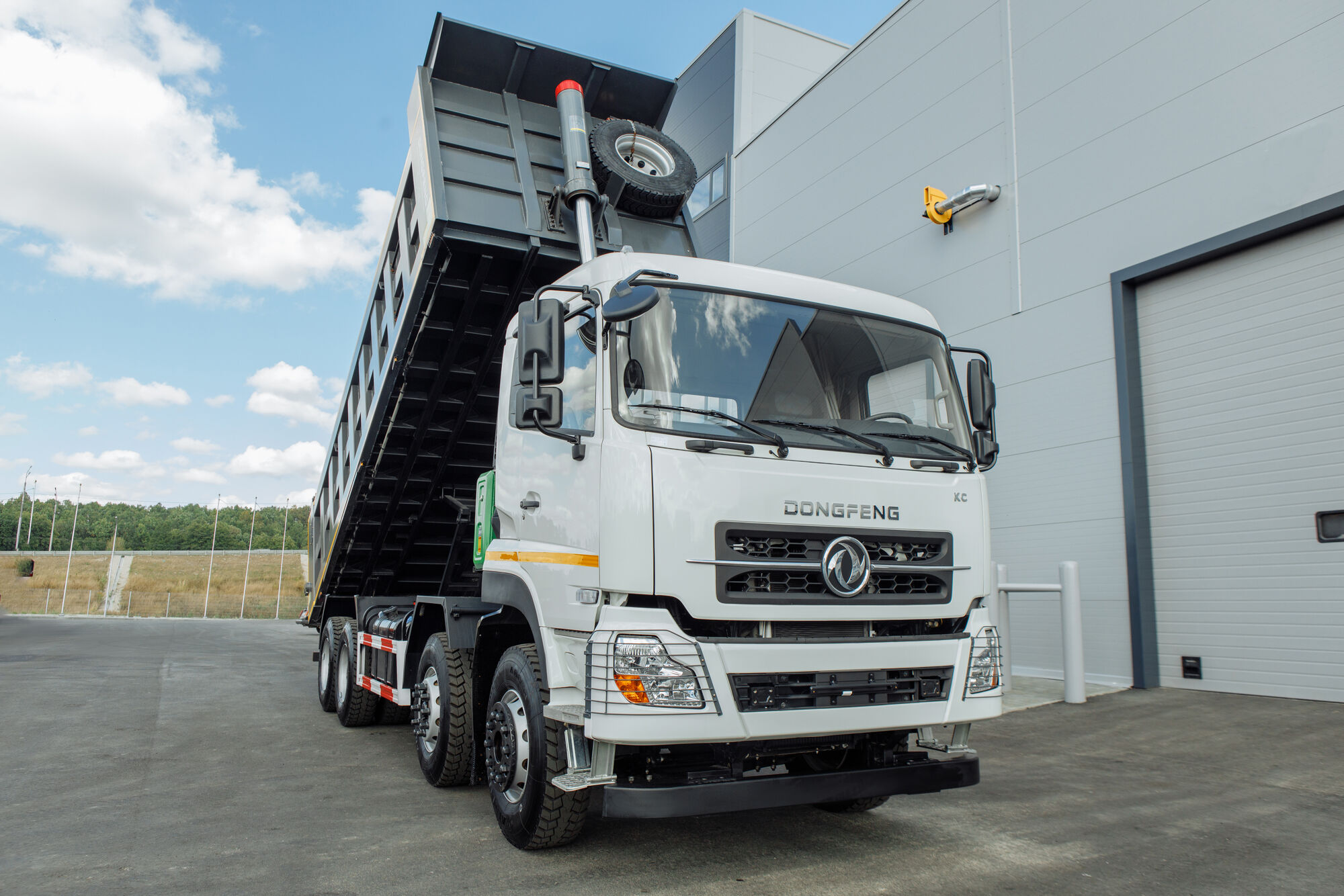 Самосвал Dongfeng KC